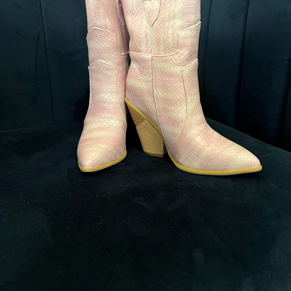 Pink , unbranded cowgirl ankle boot, brand new. Size 37 / 6.5 ladies shoe.